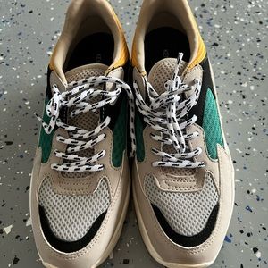 Kendall + Kylie Women's KK focus Low-top Dad sneakers like new!! Size 6.5